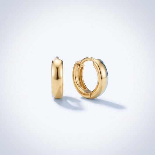 Orecchini huggie lisci placcati oro 18K da abbinare su più buchi