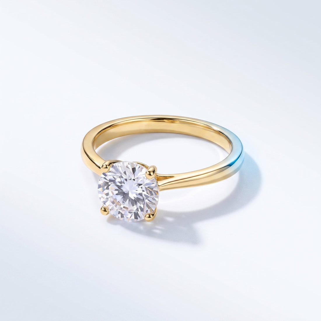Anello solitario placcato oro 18K: come trovare la misura giusta a casa