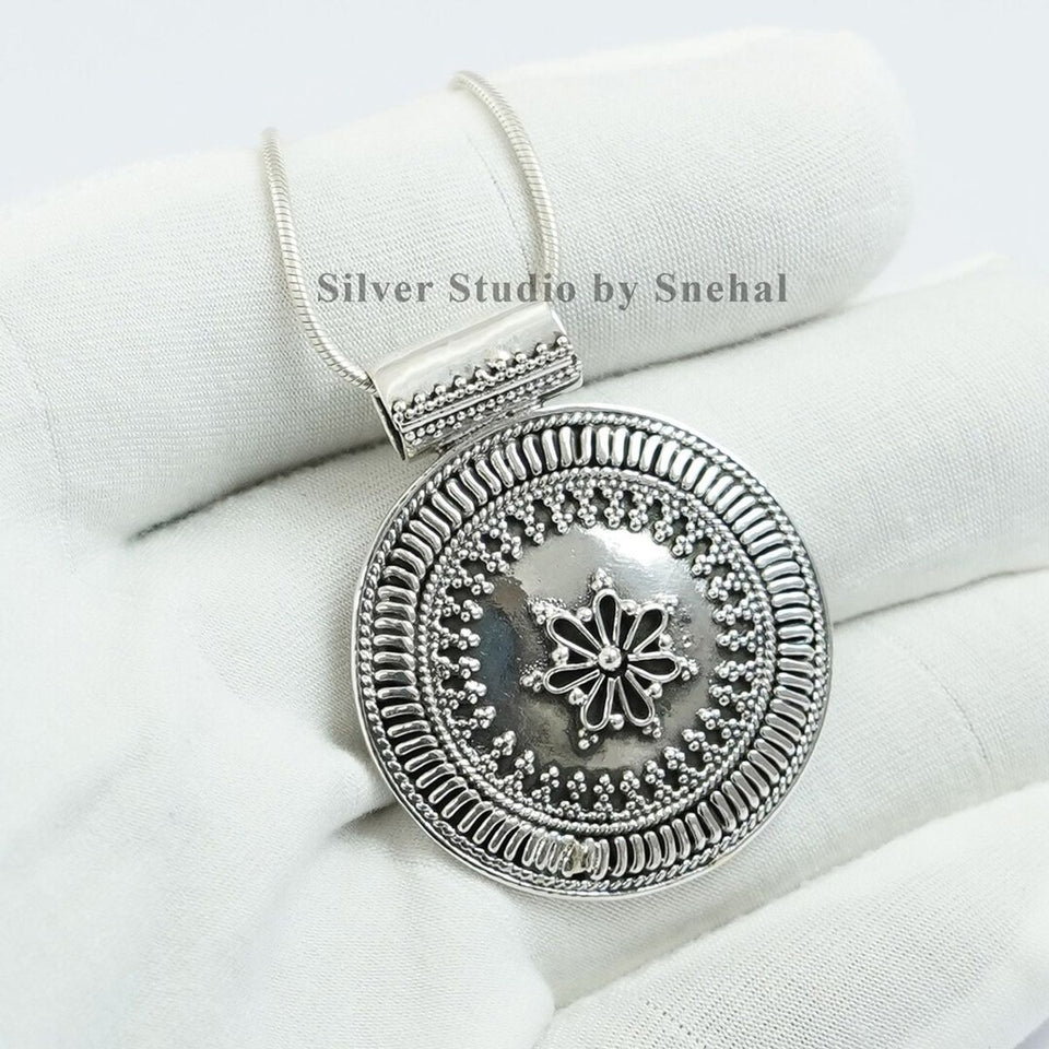 Crafting Beauty: The Rise of Sterling Silverware Jewelry