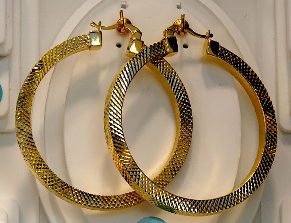 Where to Shop for Trendy Chunky Gold Hoop Earrings