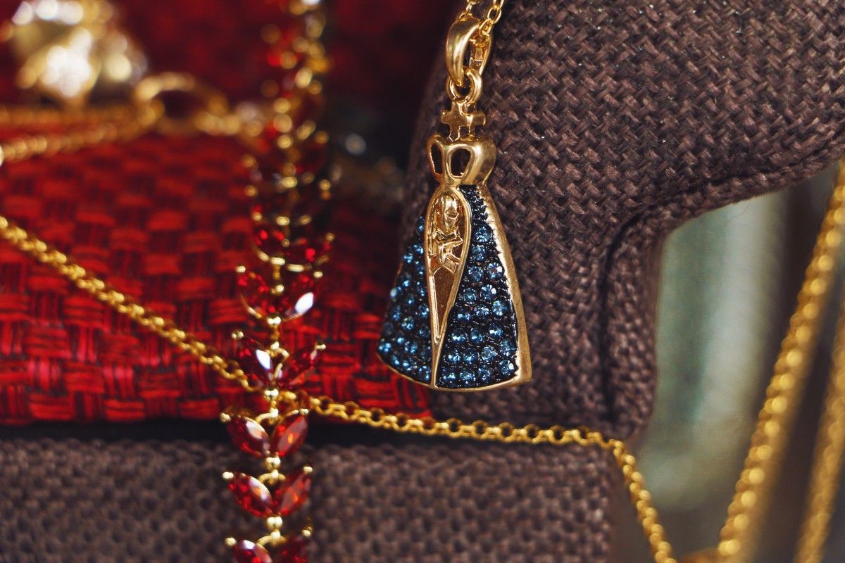 Trendy and Affordable: Discover Your Next Fashion Jewelry Gem!