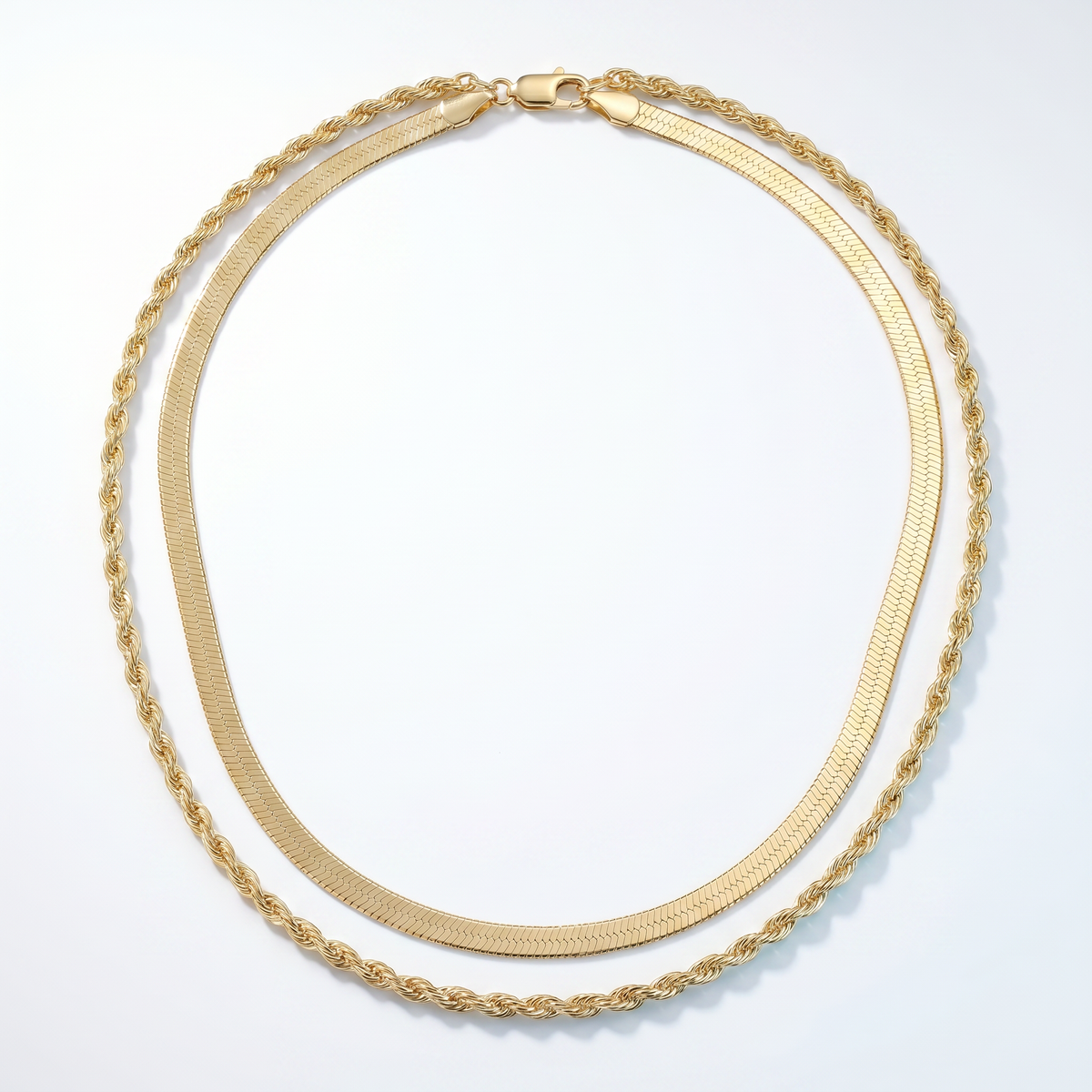 Collar doble espiga bañado en oro de 18K visto desde arriba