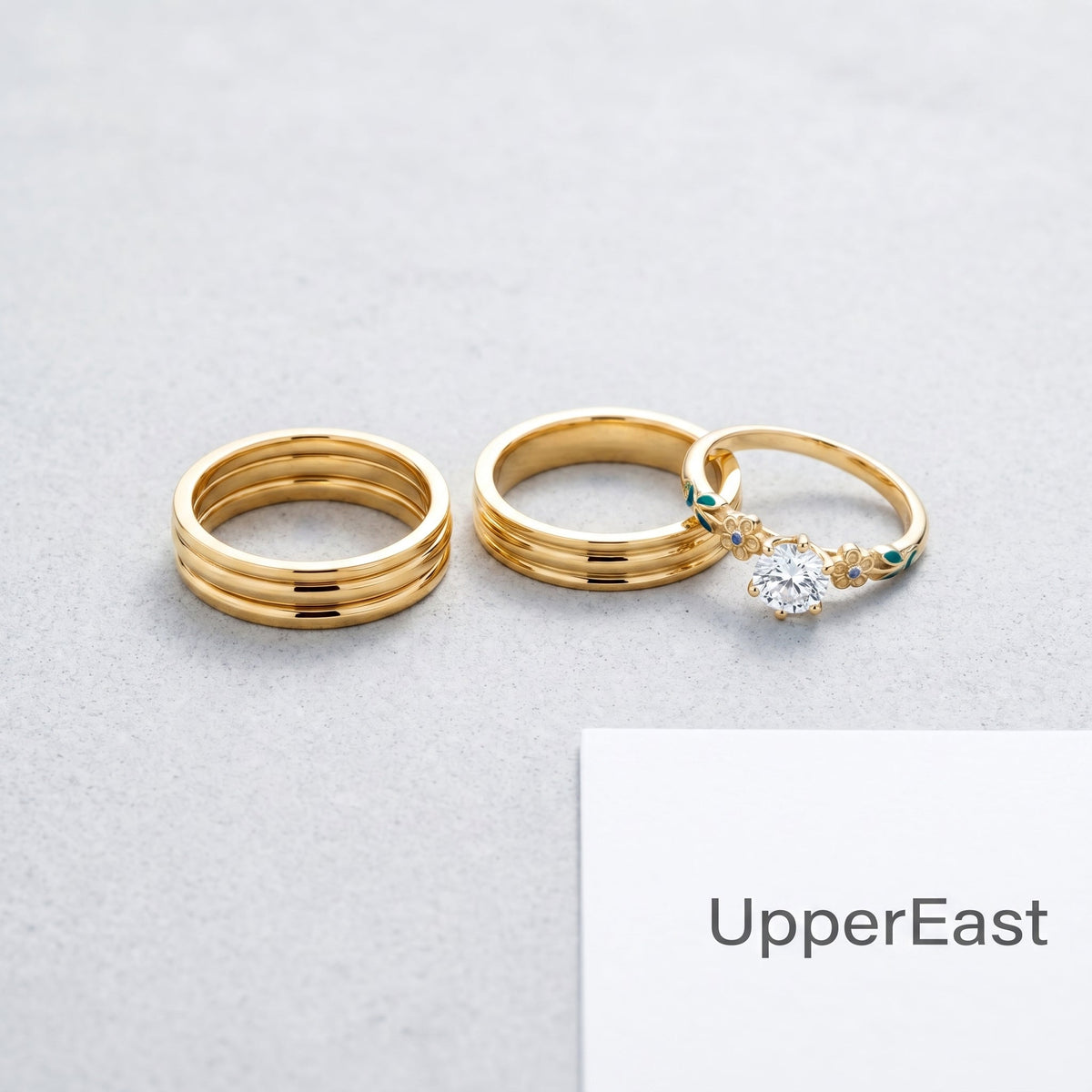 Anello triplo da cerimonia placcato oro 18K abbinato ad altri gioielli UpperEast