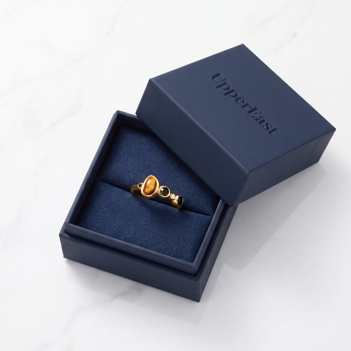 Anello vintage pietra color ambra placcato oro 18K nella confezione UpperEast