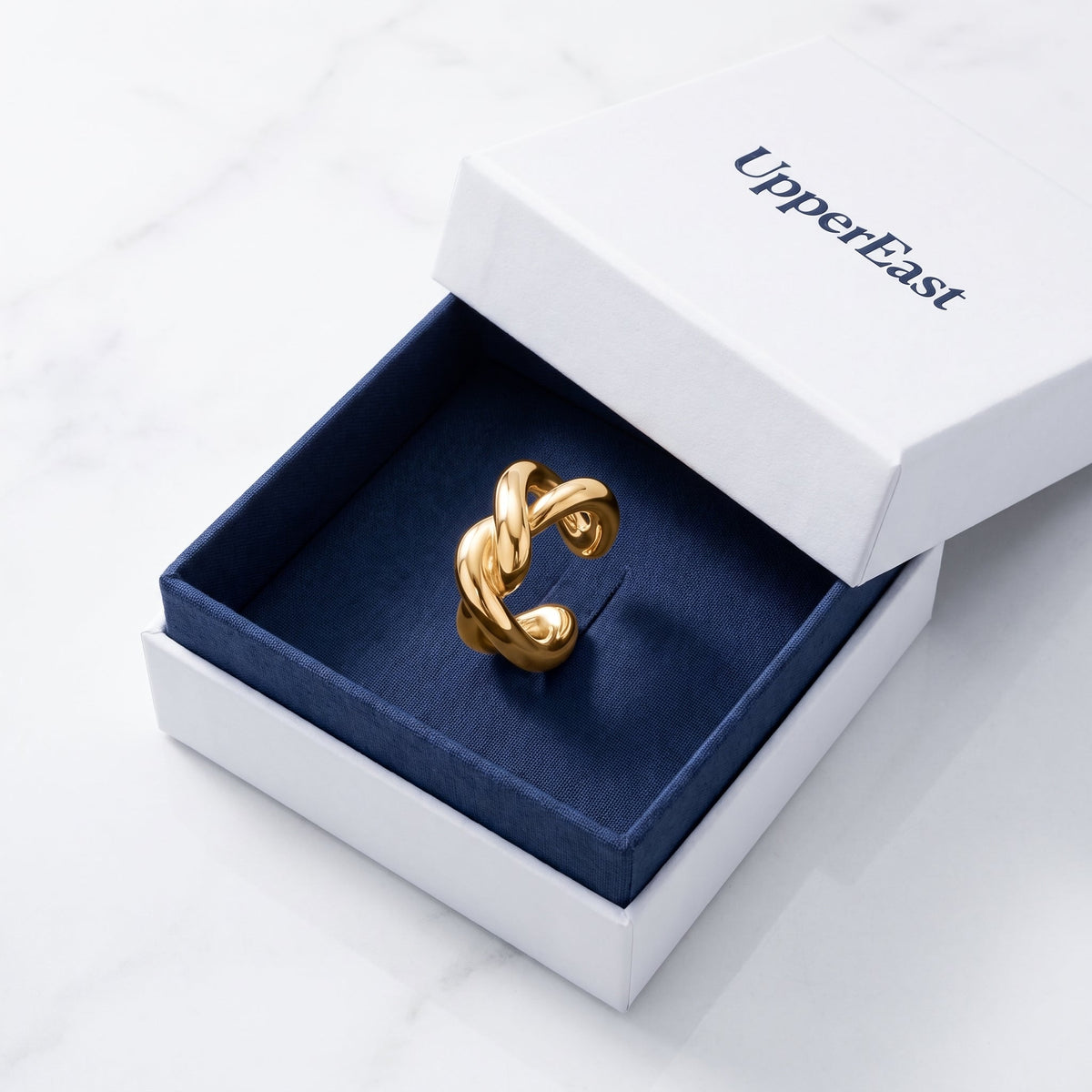 Ear cuff twist sin agujero bañado en oro de 18K en el estuche UpperEast