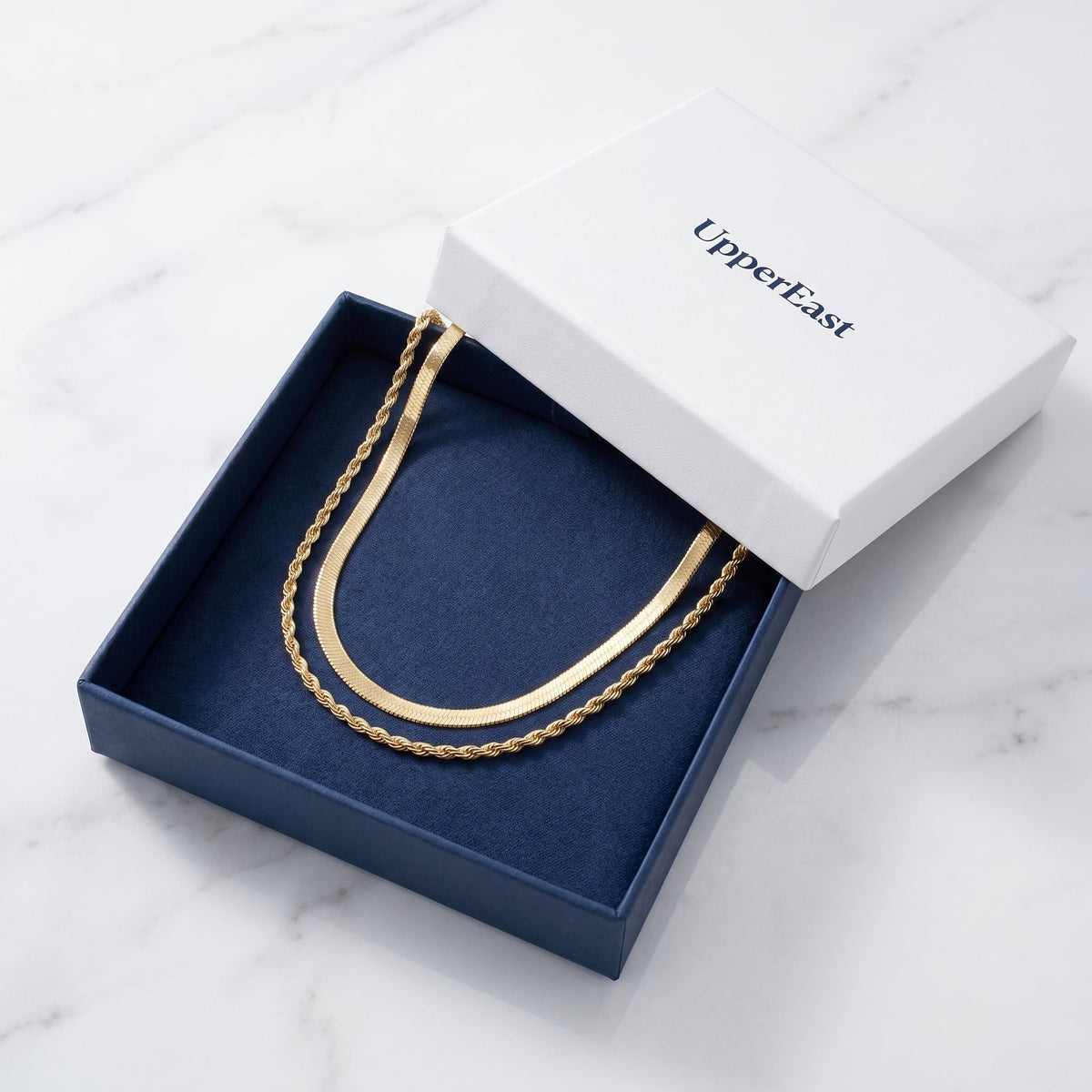 Collar doble espiga bañado en oro de 18K en el estuche UpperEast
