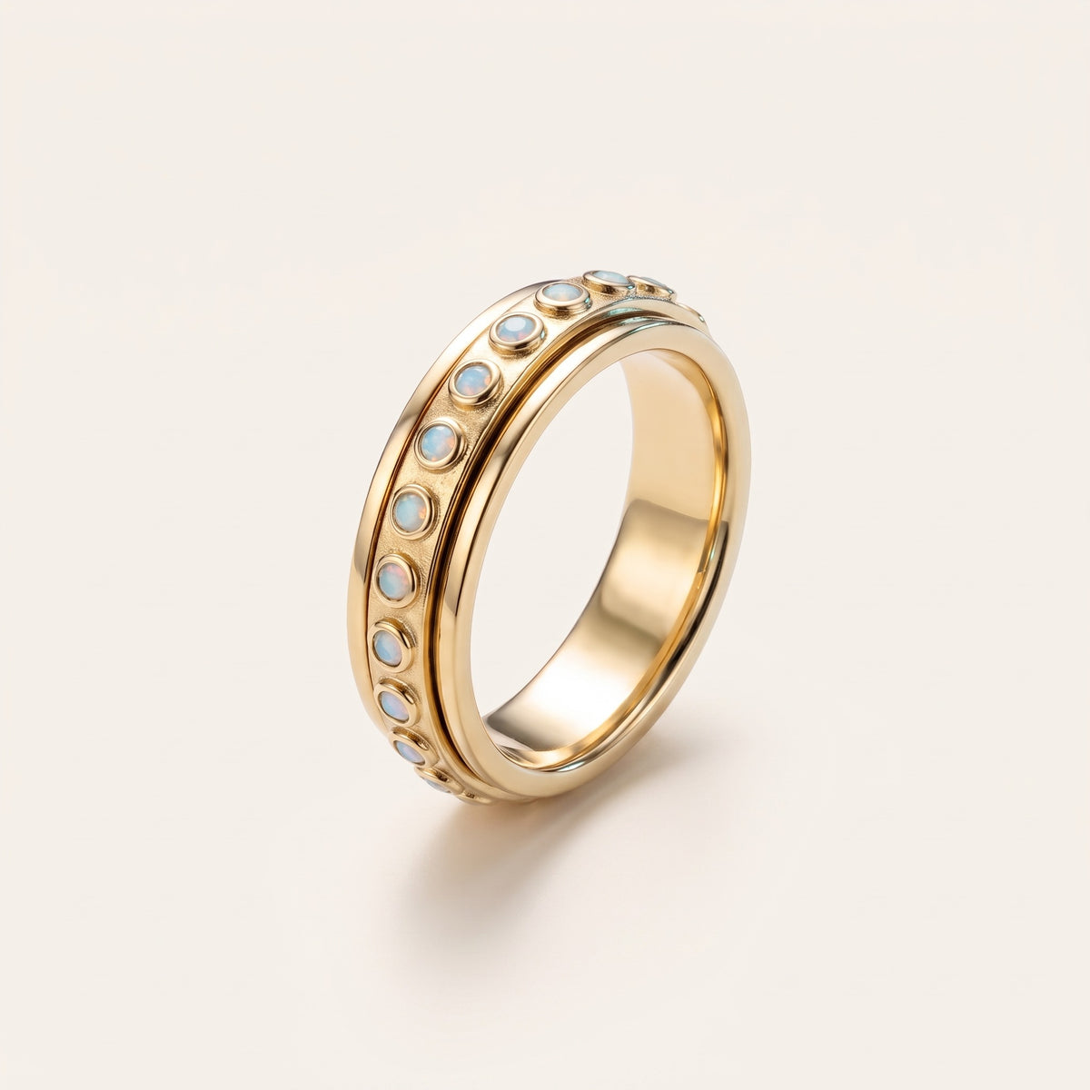Anillo antiestrés giratorio bañado en oro de 18K