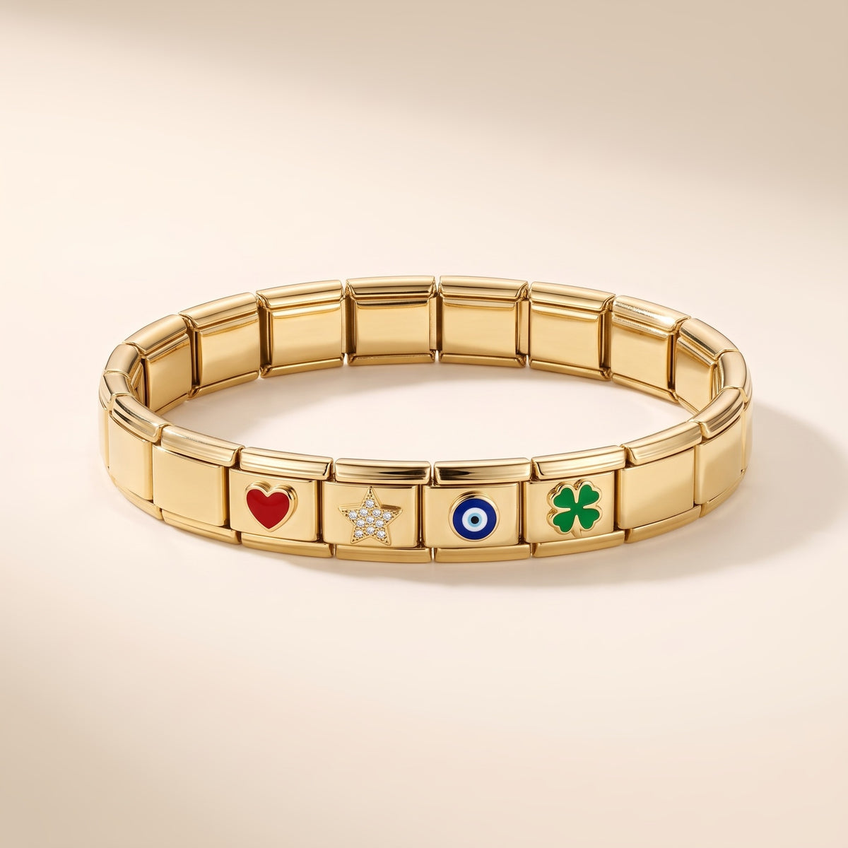 Pulsera modular con charms bañada en oro de 18K