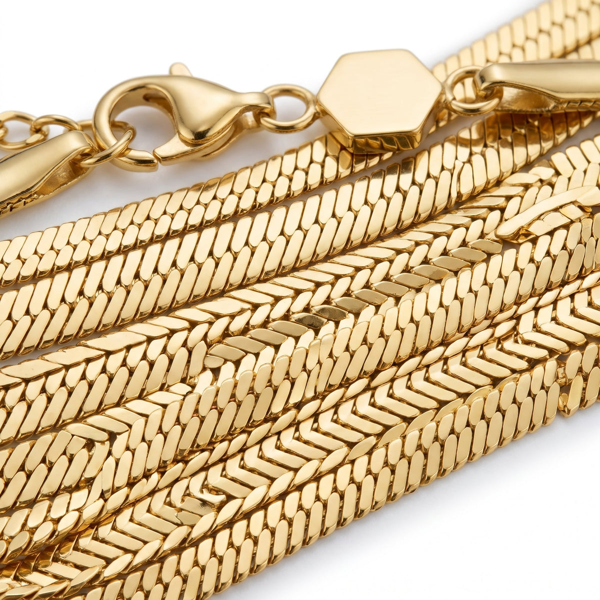 Bracciale catena snake piatta placcato oro 18K, dettaglio ravvicinato