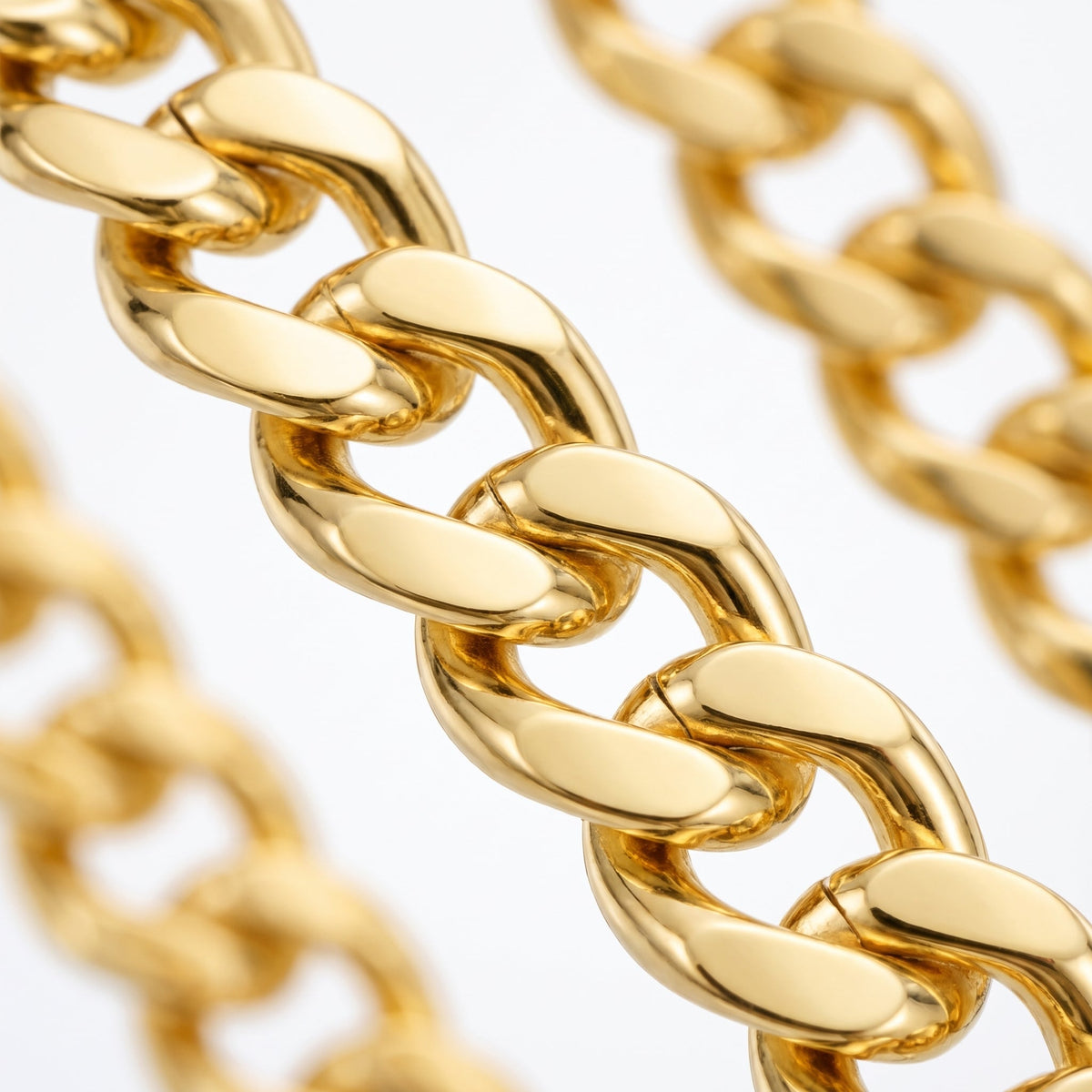 Collana catena groumette grossa placcata oro 18K, dettaglio ravvicinato