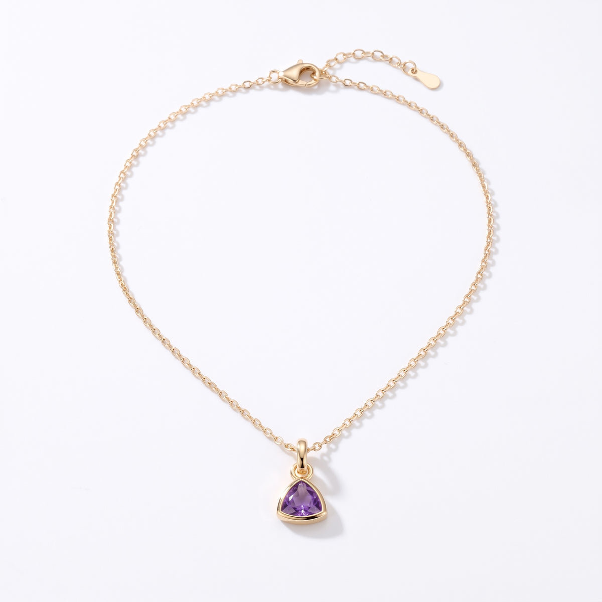 Collar con piedra del mes bañado en oro de 18K visto desde arriba