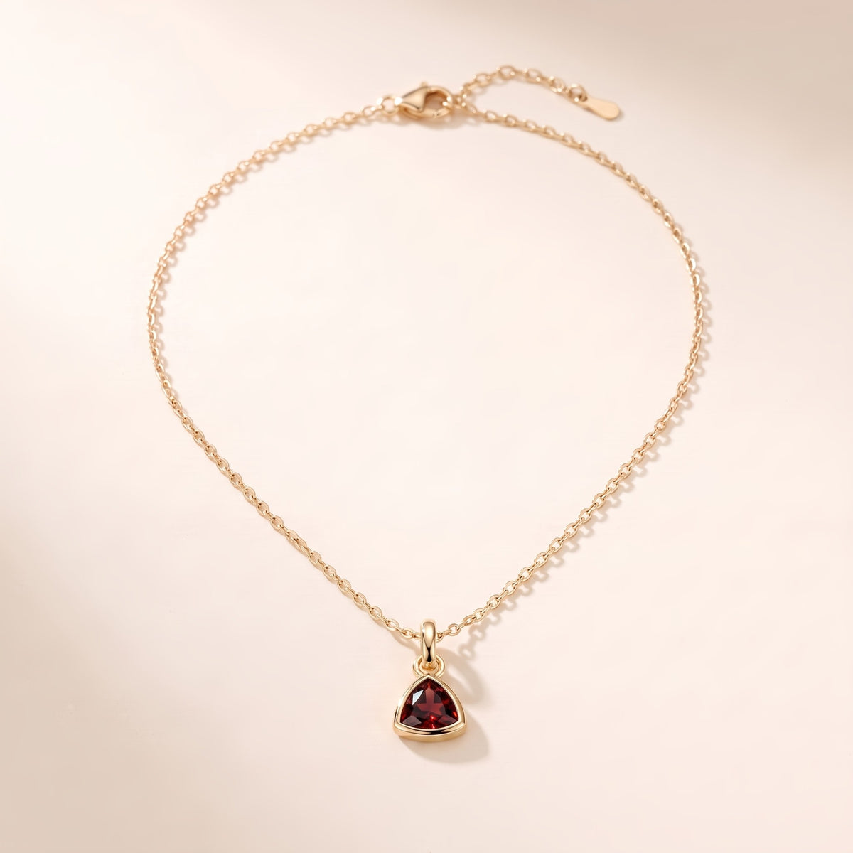 Collar con piedra del mes bañado en oro de 18K, enero: rojo oscuro, tono granate