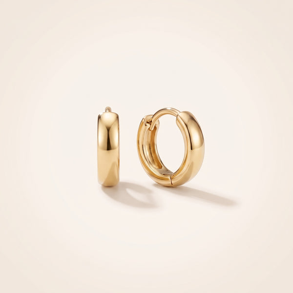 Orecchini huggie lisci placcati oro 18K