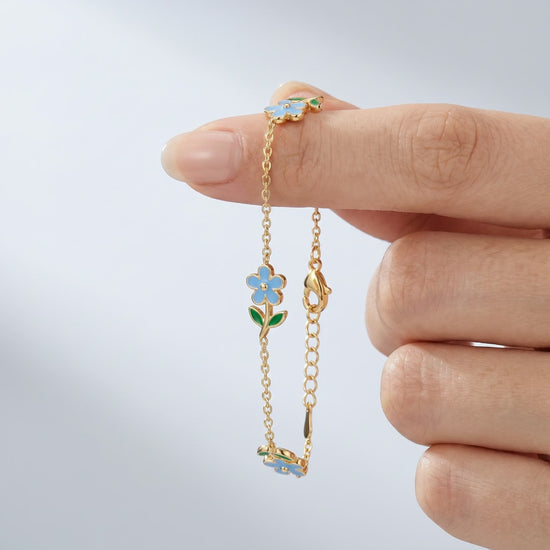 Video: Bracciale cerchio con fiore placcato oro 18K indossato