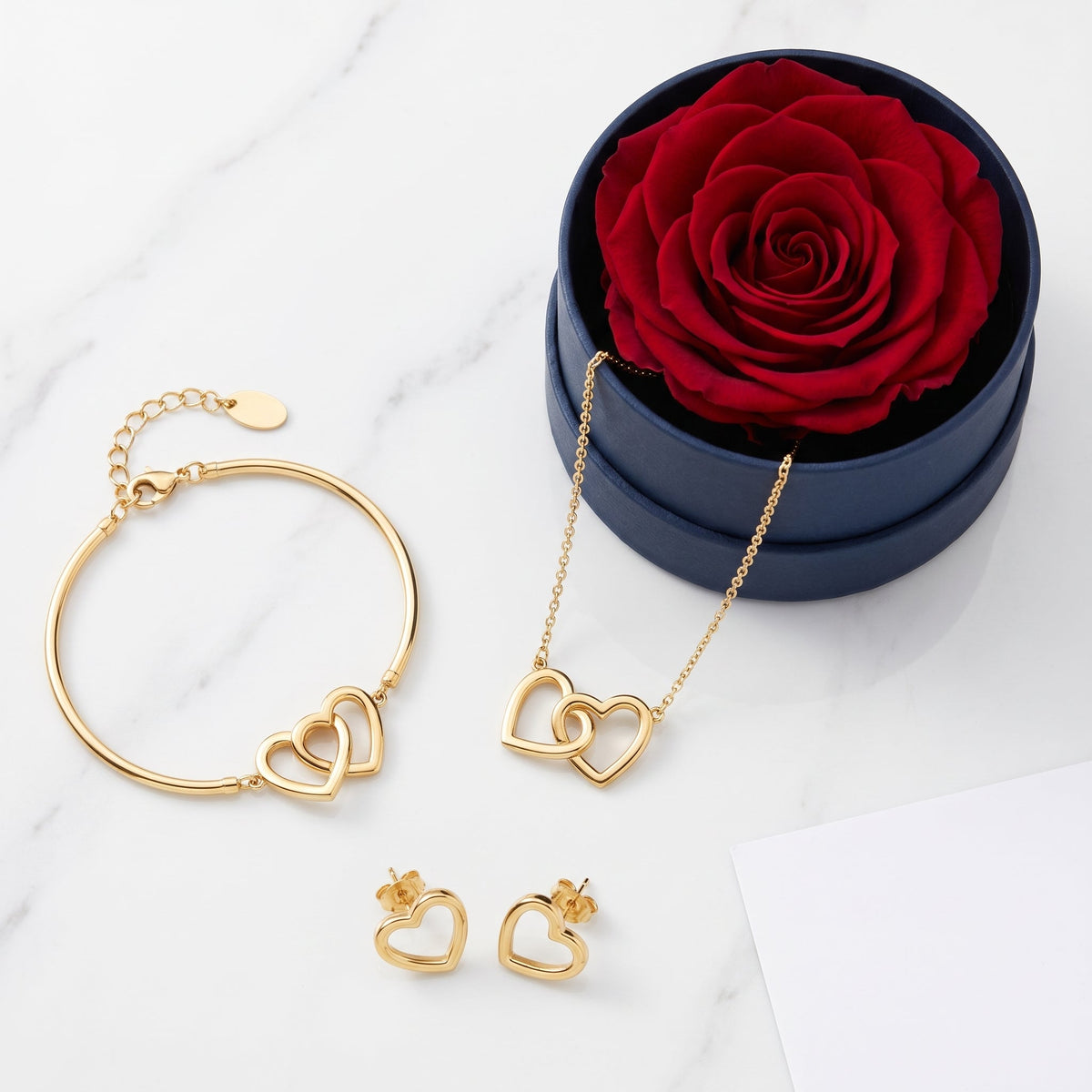 Set regalo de rosa preservada y collar de corazones combinado con otras joyas UpperEast