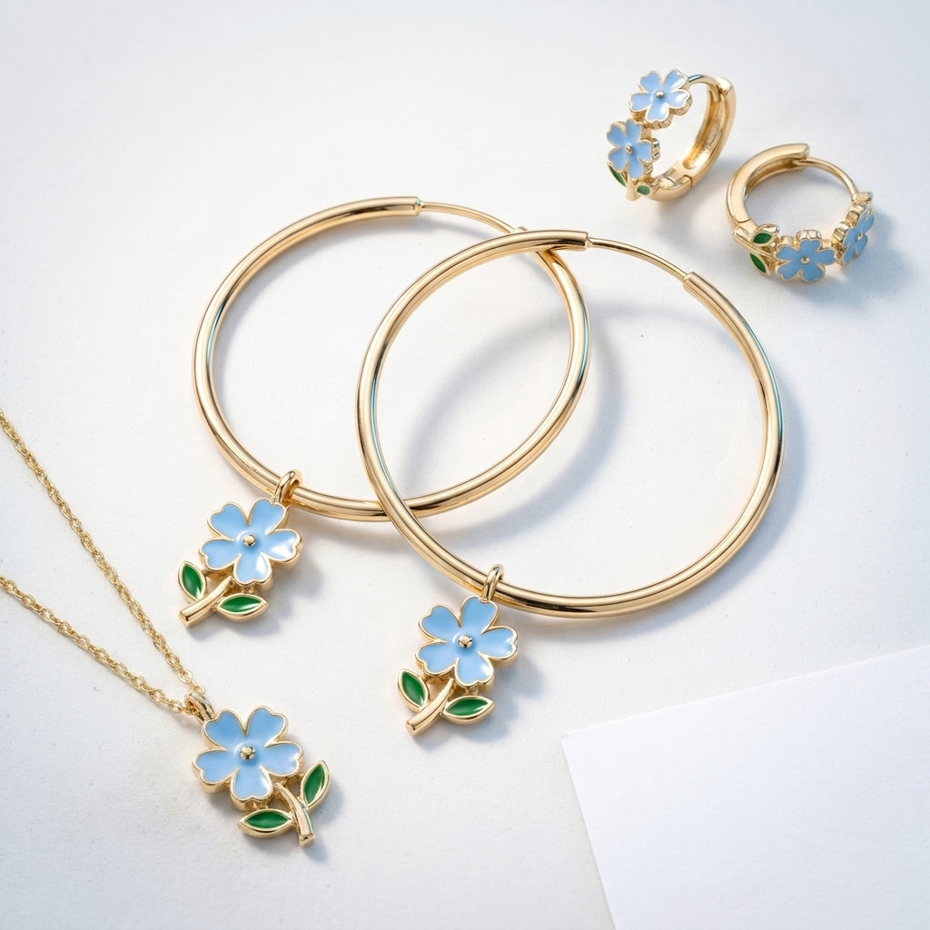 Pendientes de aro maxi con flores bañados en oro de 18K combinados con otras joyas UpperEast