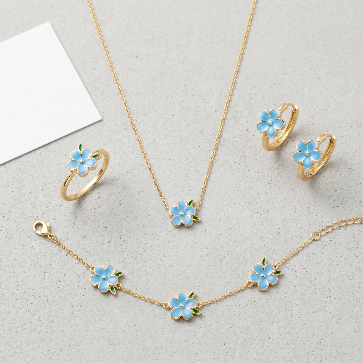 Collar círculo con flor bañado en oro de 18K combinado con otras joyas UpperEast