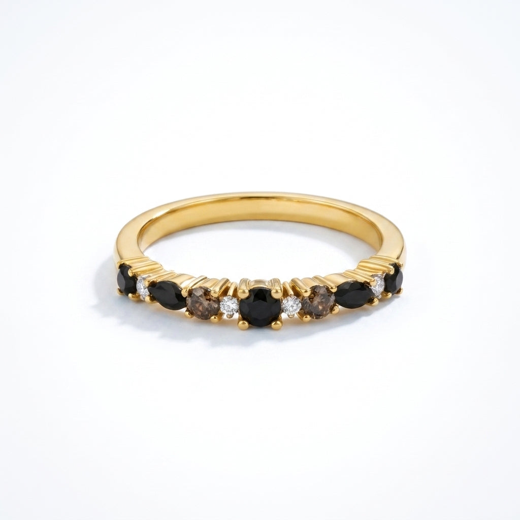 Anillo eternity de obsidiana negra bañado en oro de 18K visto desde arriba