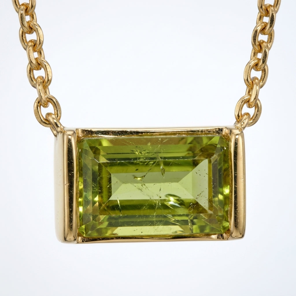 Collana peridoto baguette placcata oro 18K, dettaglio ravvicinato