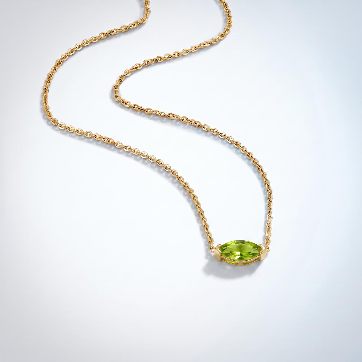 Collana peridoto baguette placcata oro 18K vista dall'alto