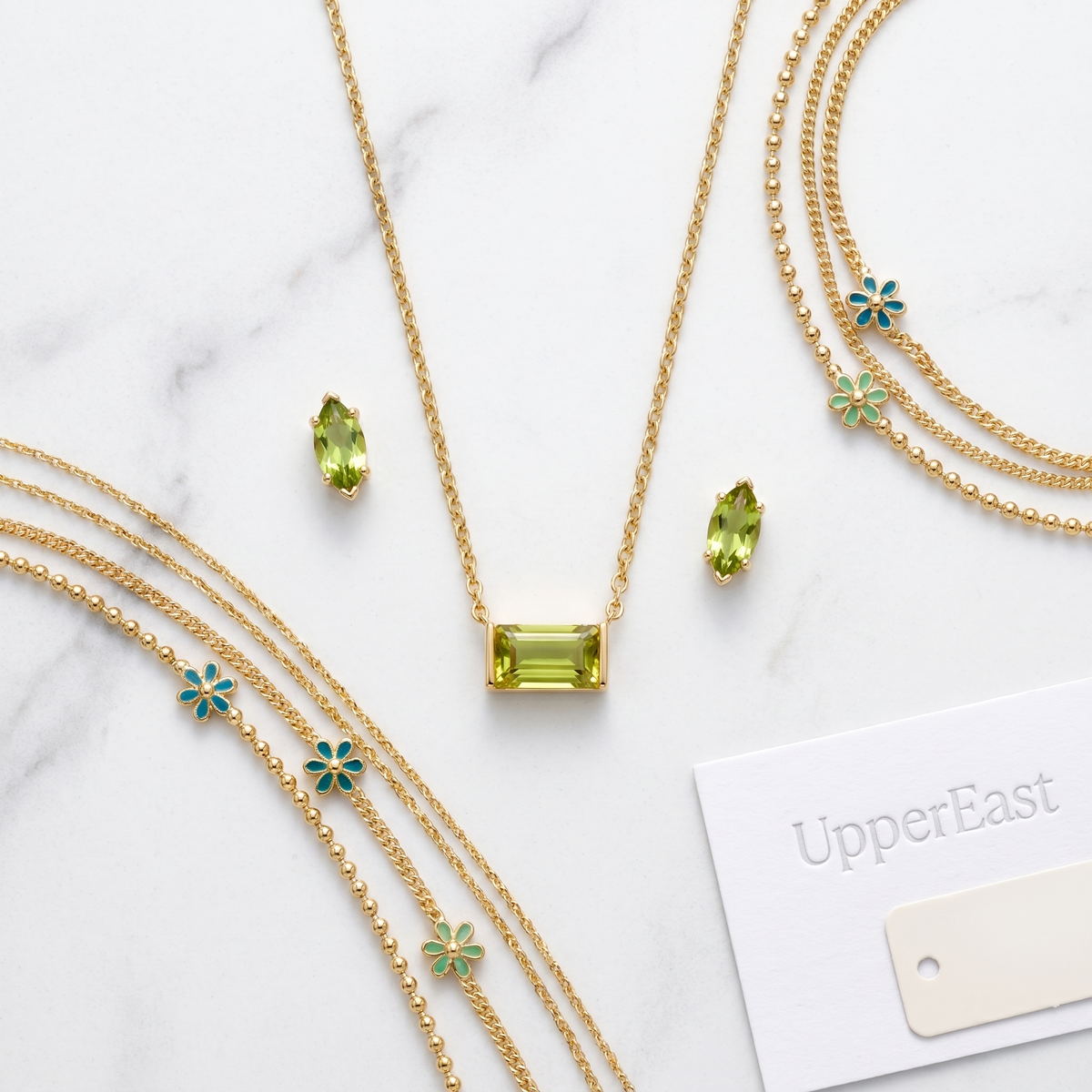 Collana peridoto baguette placcata oro 18K abbinata ad altri gioielli UpperEast