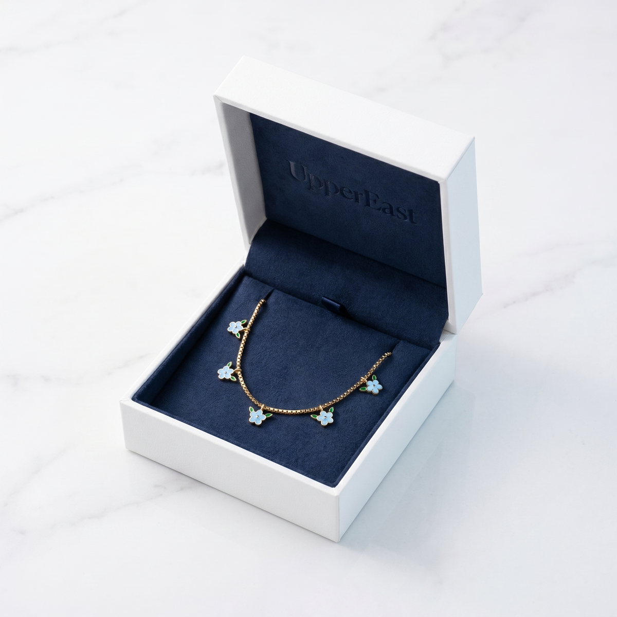 Collana tennis con fiore placcata oro 18K nella confezione UpperEast
