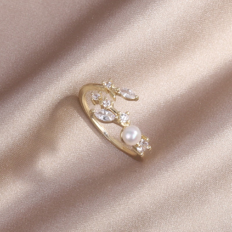Golden Leaf Pearl Ring