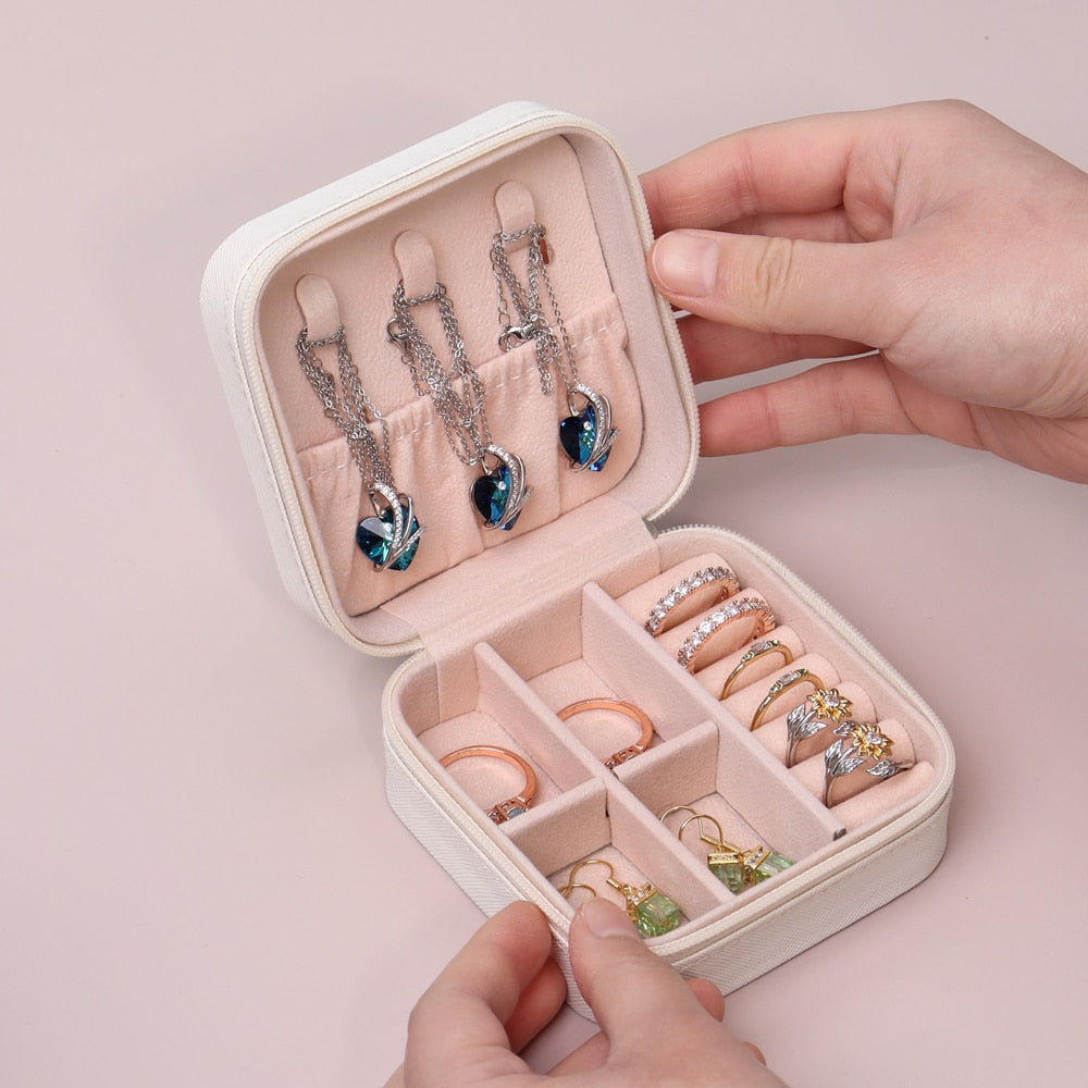 Elegant Portable Jewelry Storage Box - Keep Your Precious Jewelry Organized on the Go